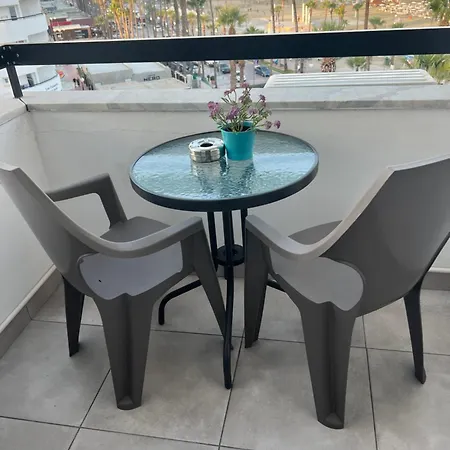 Finikoudes Sunrise Sea View Lux Apartment *