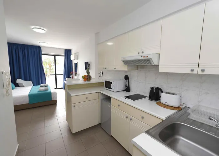 Finikoudes Sunrise Sea View Lux Apartamento Lárnaca