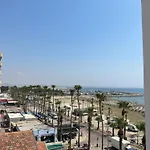 Finikoudes Sunrise Sea View Lux Apartmán Larnaca