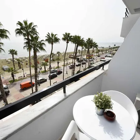 Апартаменты Finikoudes Sunrise Sea View Lux